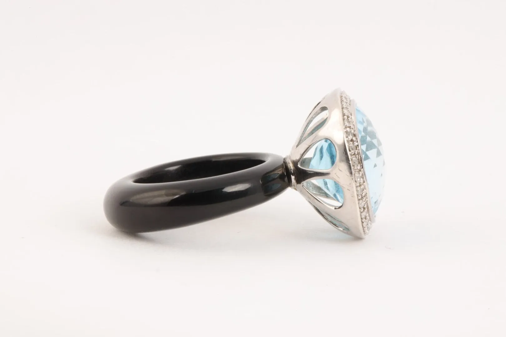 925 Silver 0.17tcw Diamond 19.77tcw Blue Topaz Ring Size 5 (7.89g.)