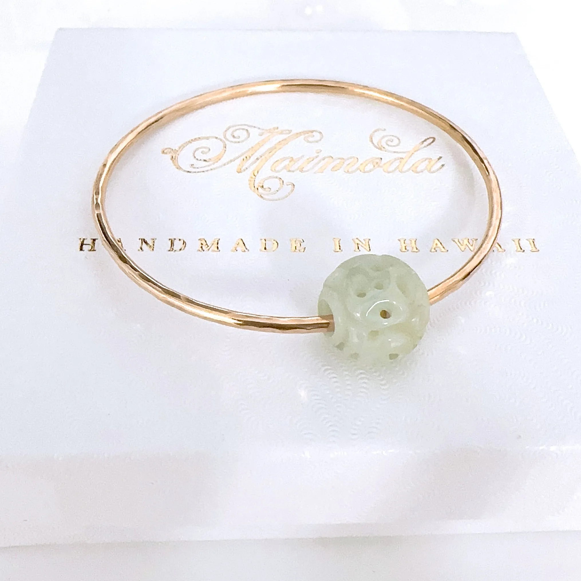 Bangle KEIKE - carved jade bead ( B101)