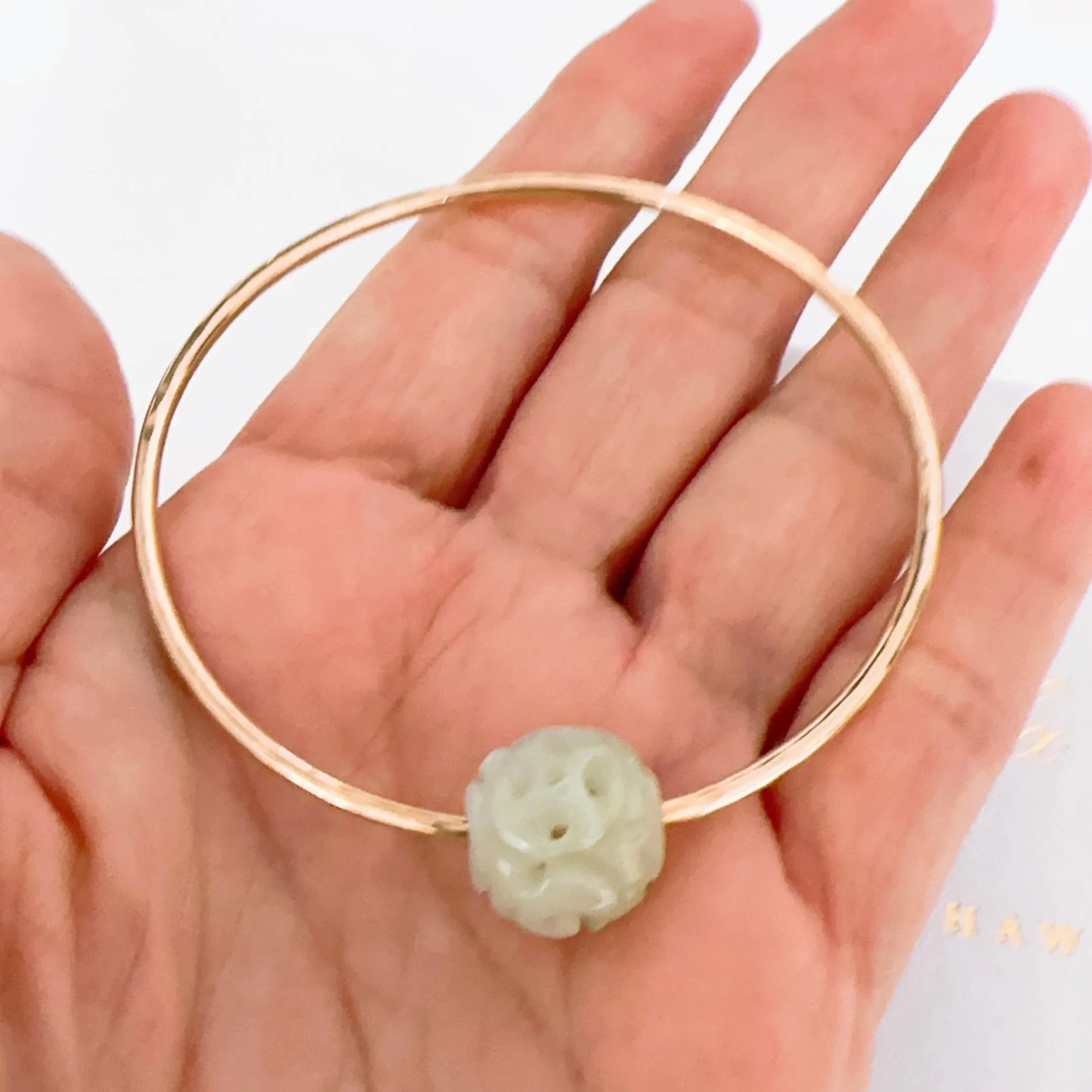 Bangle KEIKE - carved jade bead ( B101)