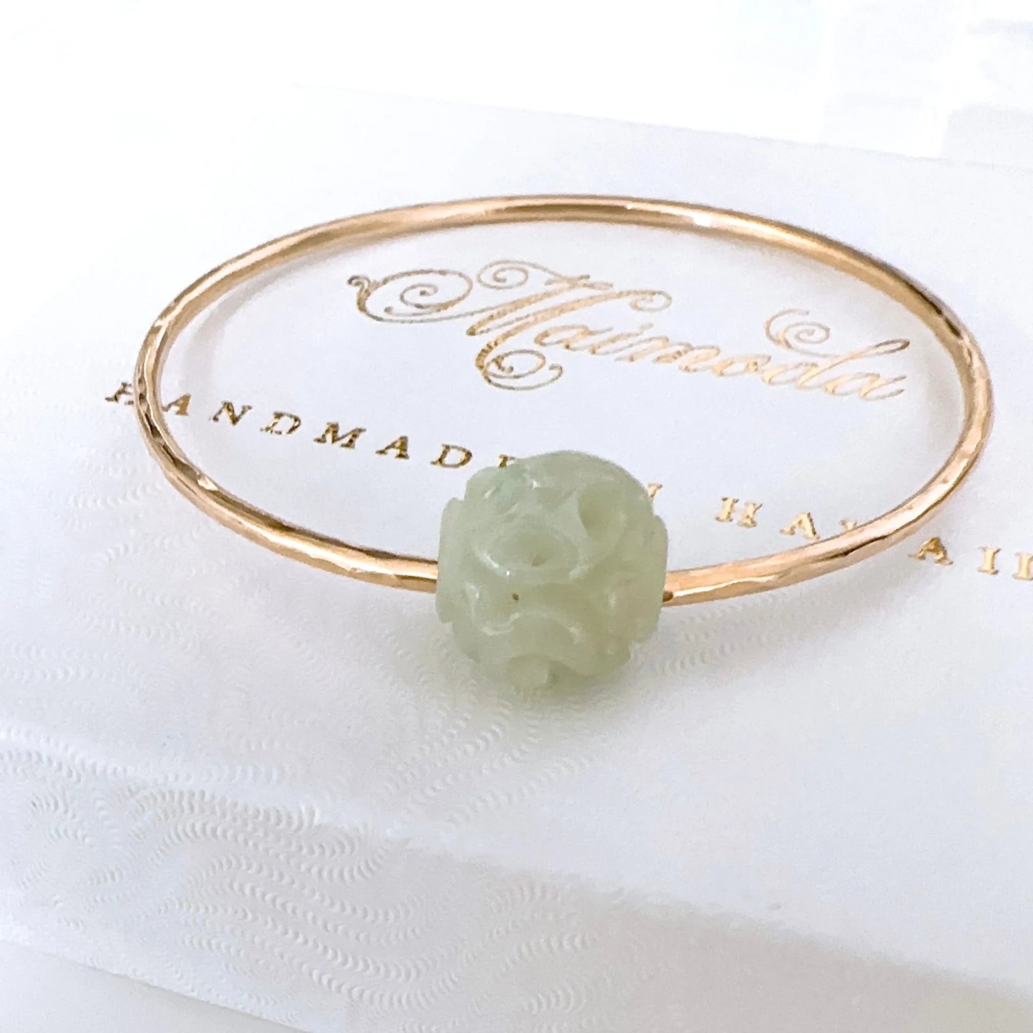 Bangle KEIKE - carved jade bead ( B101)